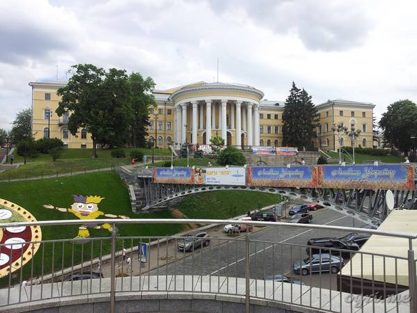 Опять-таки на нем Опять-таки на нем