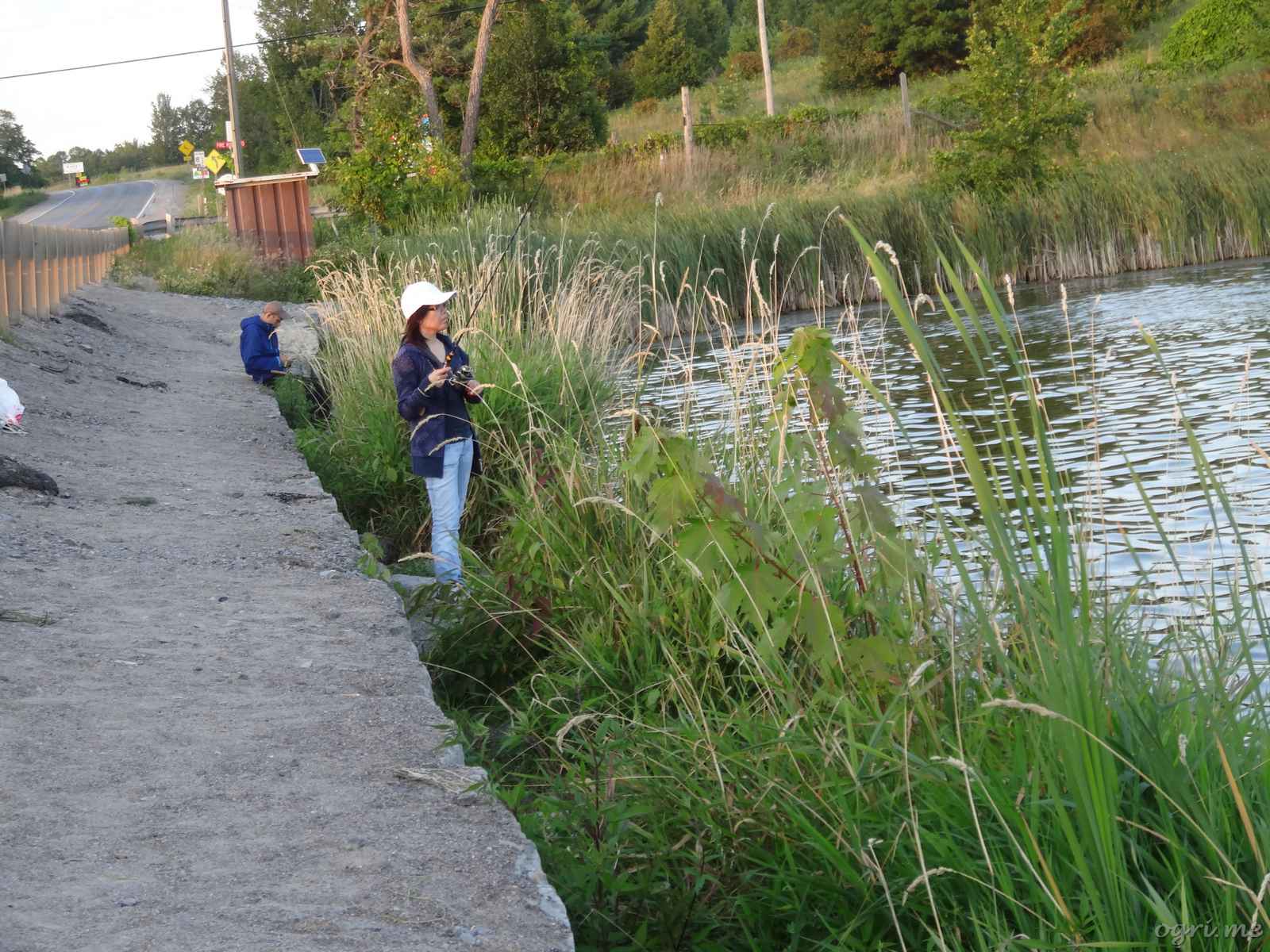 Кликните для перехода на статью amateur-fishermen-on-left.jpg