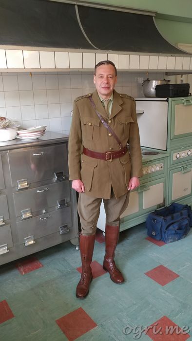Кликните для перехода на статью canadian-officer.jpg