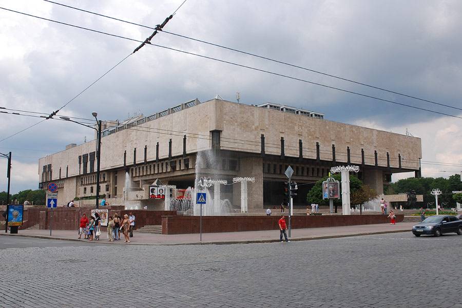 Кликните для перехода на статью harkovskiy-opernyiy-teatr.jpg