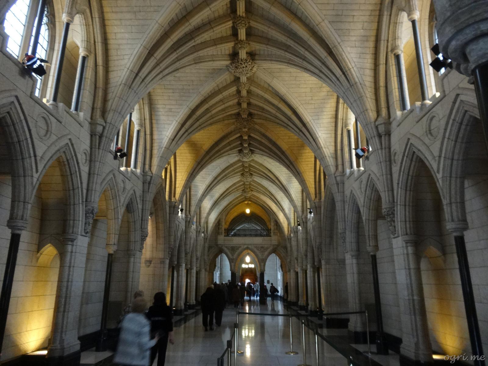 omq18 ottawa-parliament-06-corridor