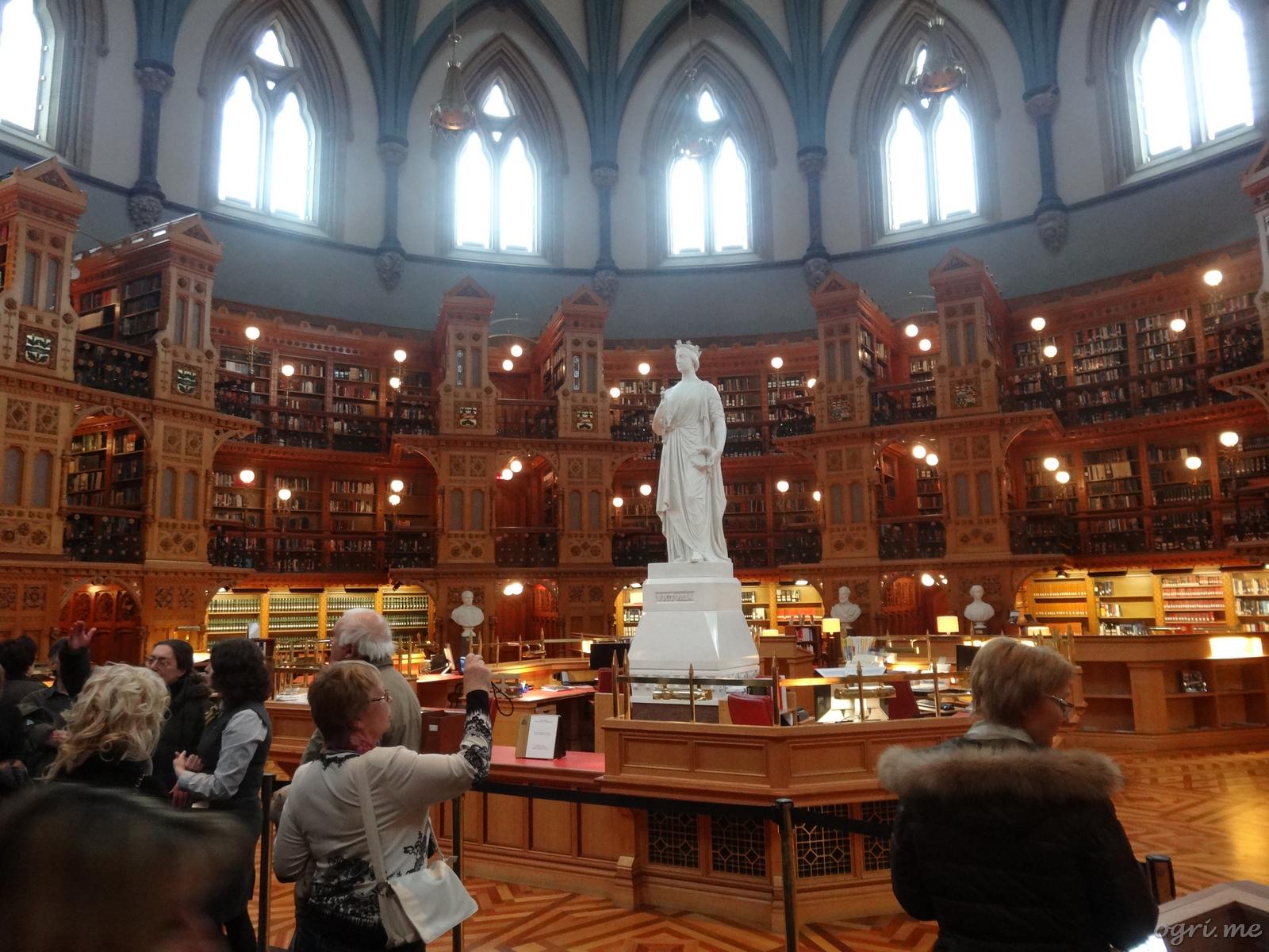 omq21 ottawa-parliament-09-library